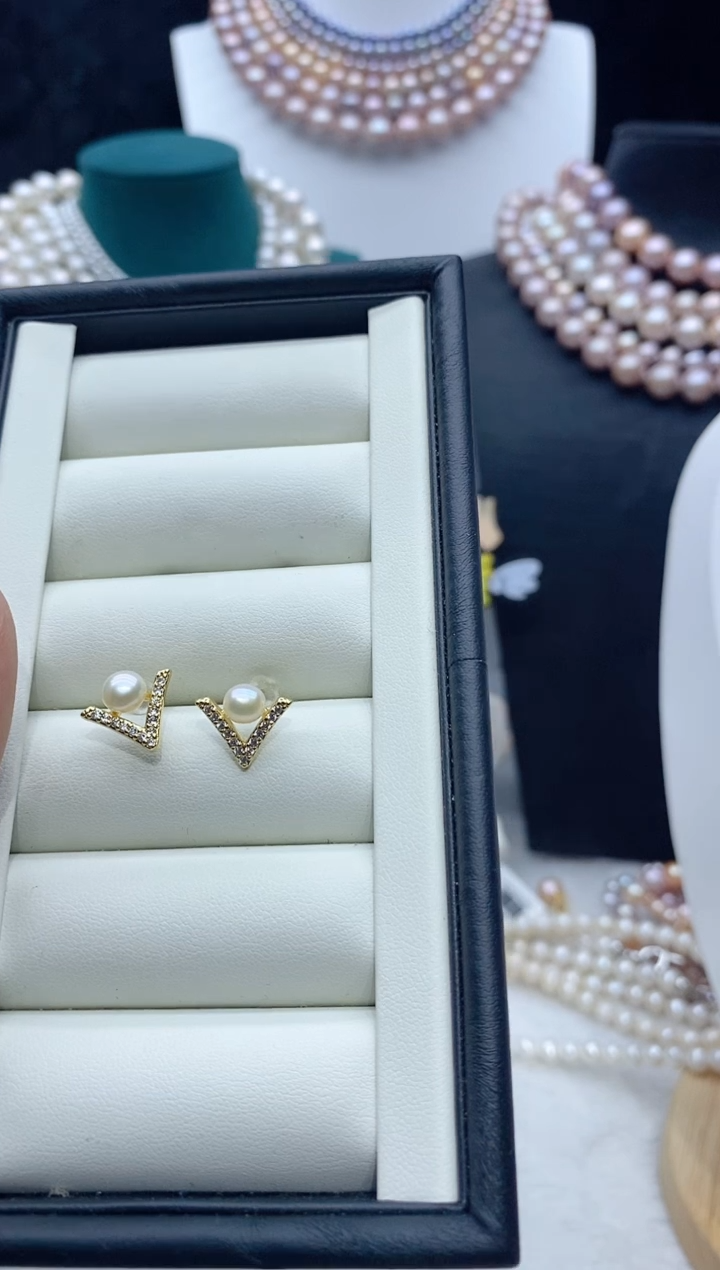 未镶嵌淡水珍珠耳饰珍珠耳饰