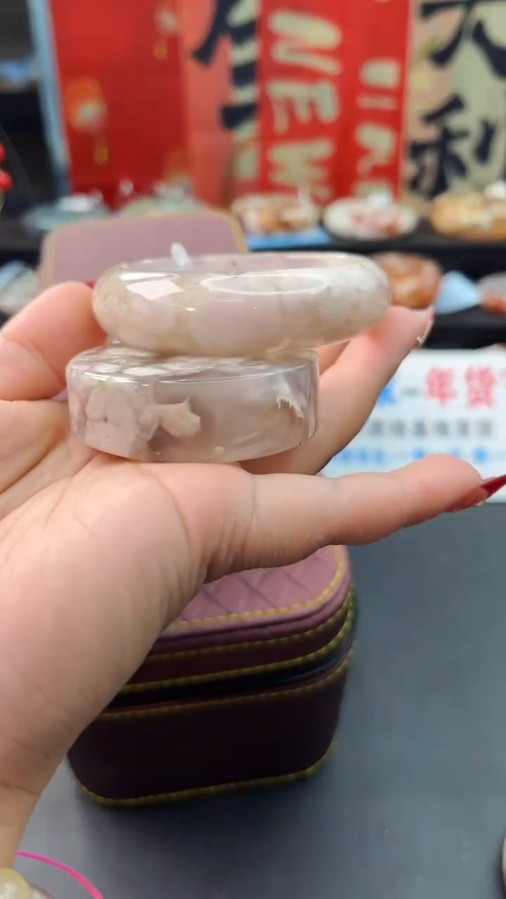 【闪购商品】石英质玉手镯未镶嵌赠送镯心（52圈口）