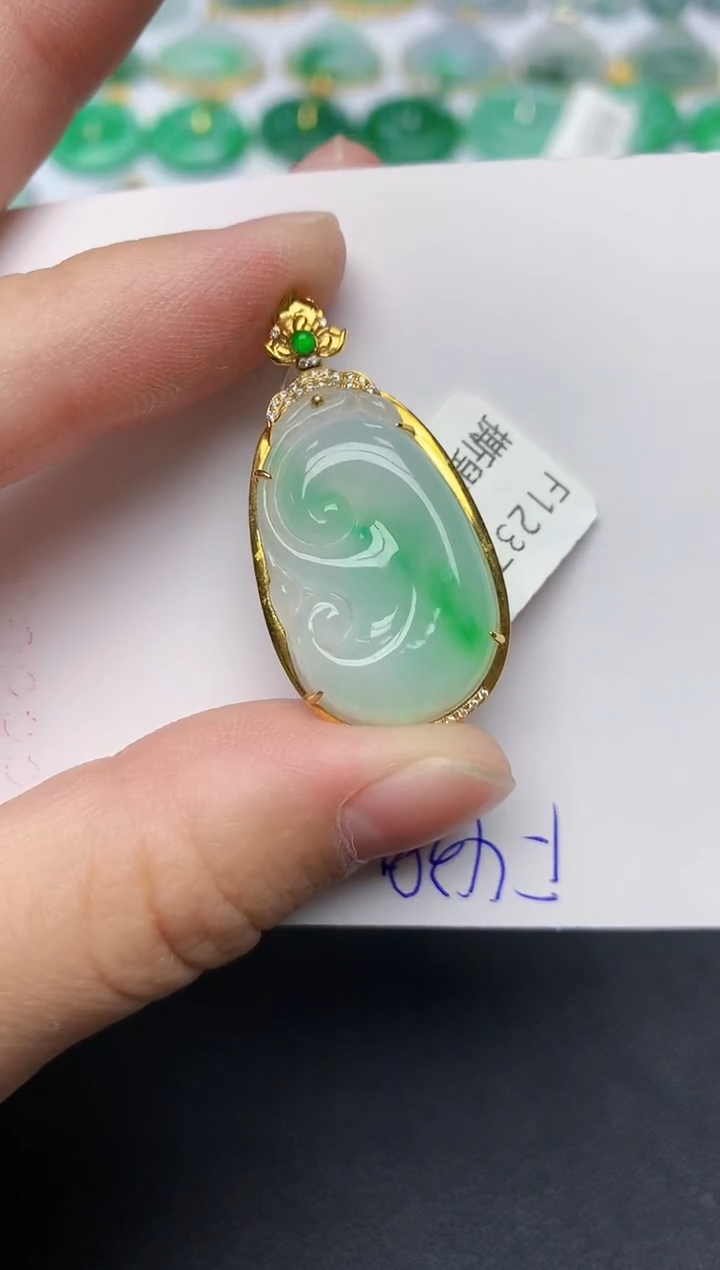 颈饰18K金镶嵌翡翠天然缅甸A货翡翠百元以上9元证书费自理