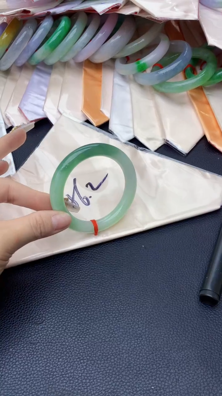 【闪购商品】翡翠手镯未镶嵌1018675642