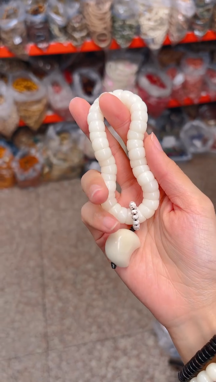 吊坠菩提根/象牙果白色大肠 月呀