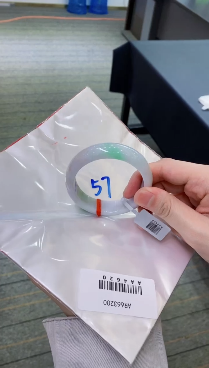 【闪购商品】翡翠手镯未镶嵌             