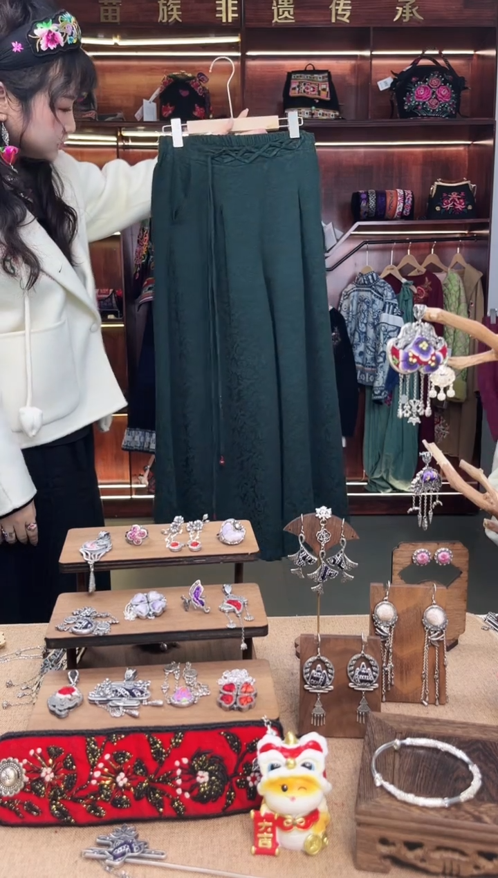 【闪购商品】织绣A15黔东南苗族刺绣