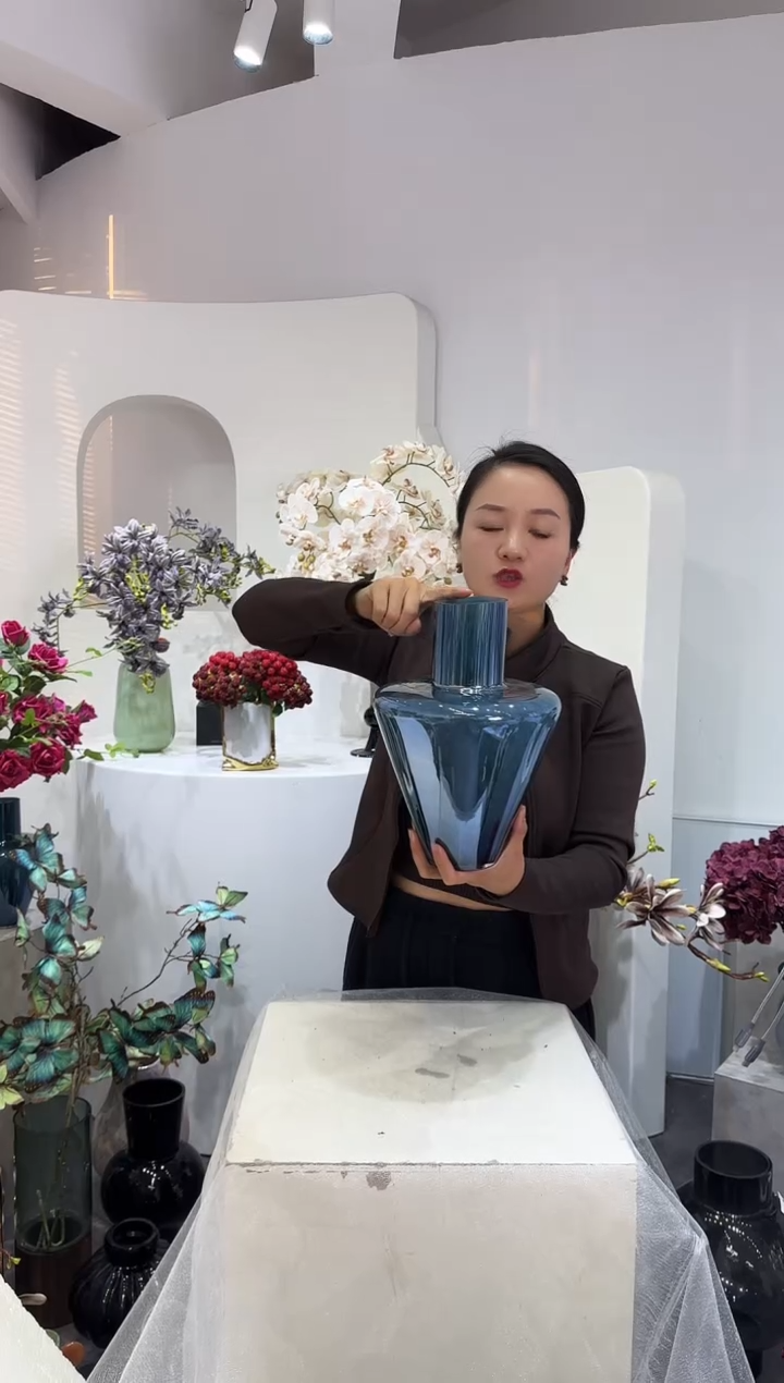 【闪购商品】藤蓝色花瓶