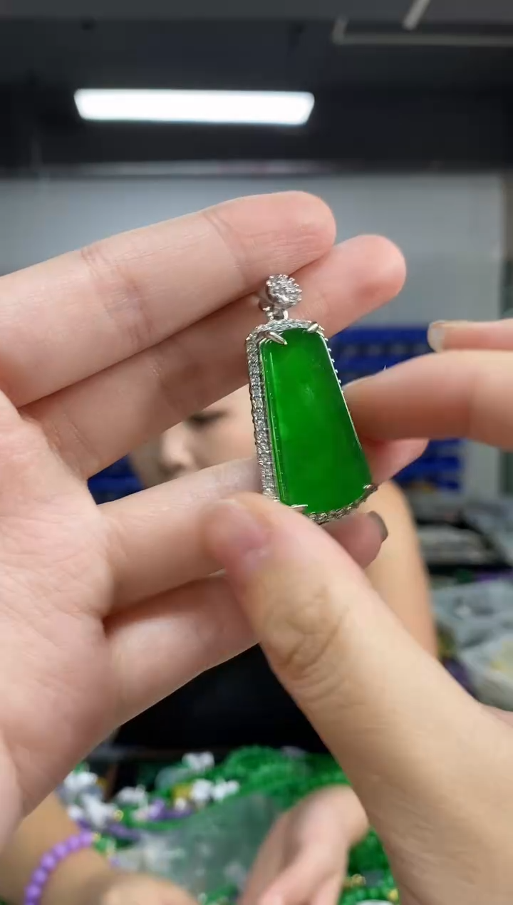 颈饰未镶嵌翡翠多样性发其一颜色微差