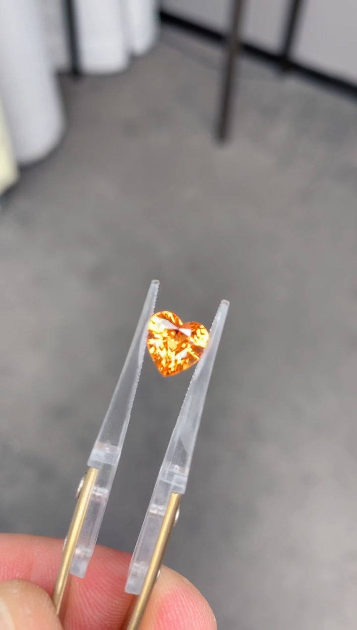 【闪购商品】石榴石裸石未镶嵌2.9ct  芬达石