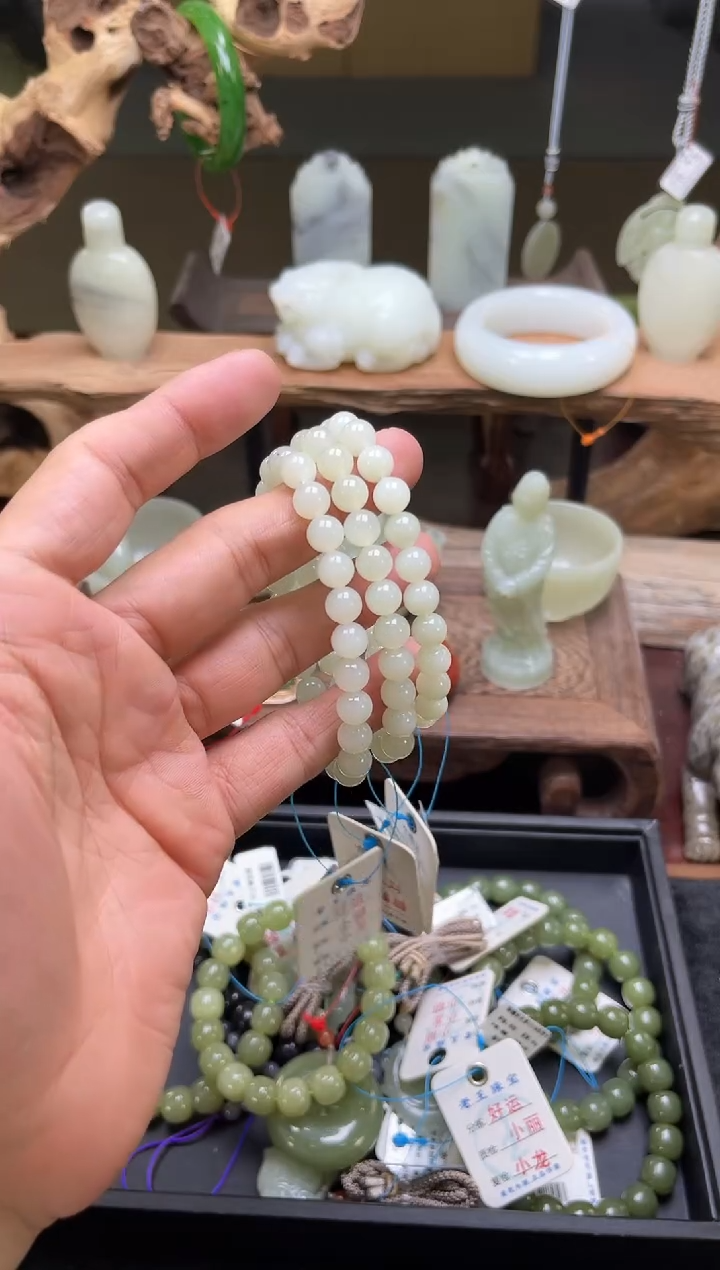 【闪购商品】和田玉手串未镶嵌卡8新疆于田料圆珠 特价多样性发一