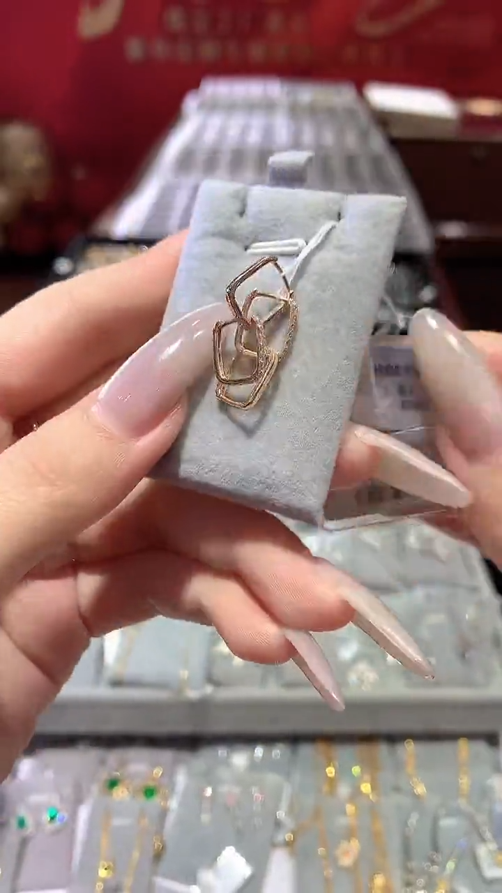 【闪购商品】钻石耳饰18K金镶嵌耳饰多样性发一