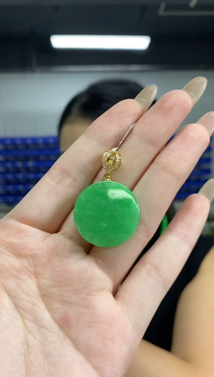 颈饰未镶嵌翡翠多样性发其一颜色微差