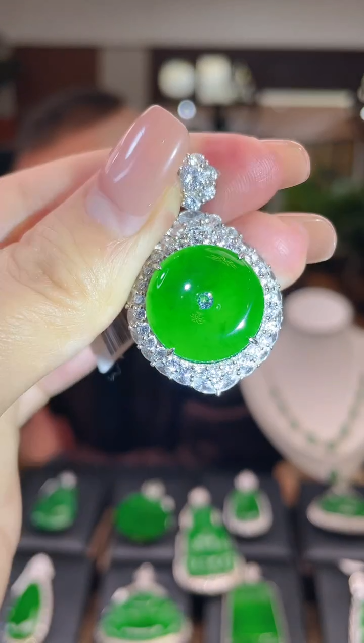 【闪购商品】翡翠颈饰未镶嵌翡翠吊坠