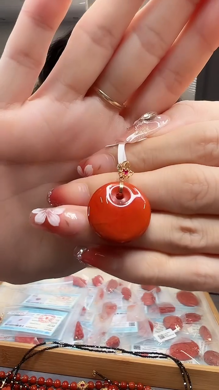 【闪购商品】南红玛瑙吊坠(不含链)18K金镶嵌/公主扣/YK