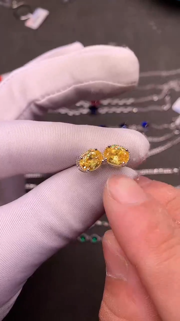 【闪购商品】蓝宝石耳饰银S925镶嵌......