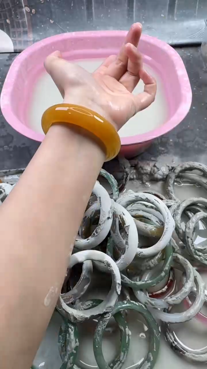 【闪购商品】石英质玉手镯未镶嵌58