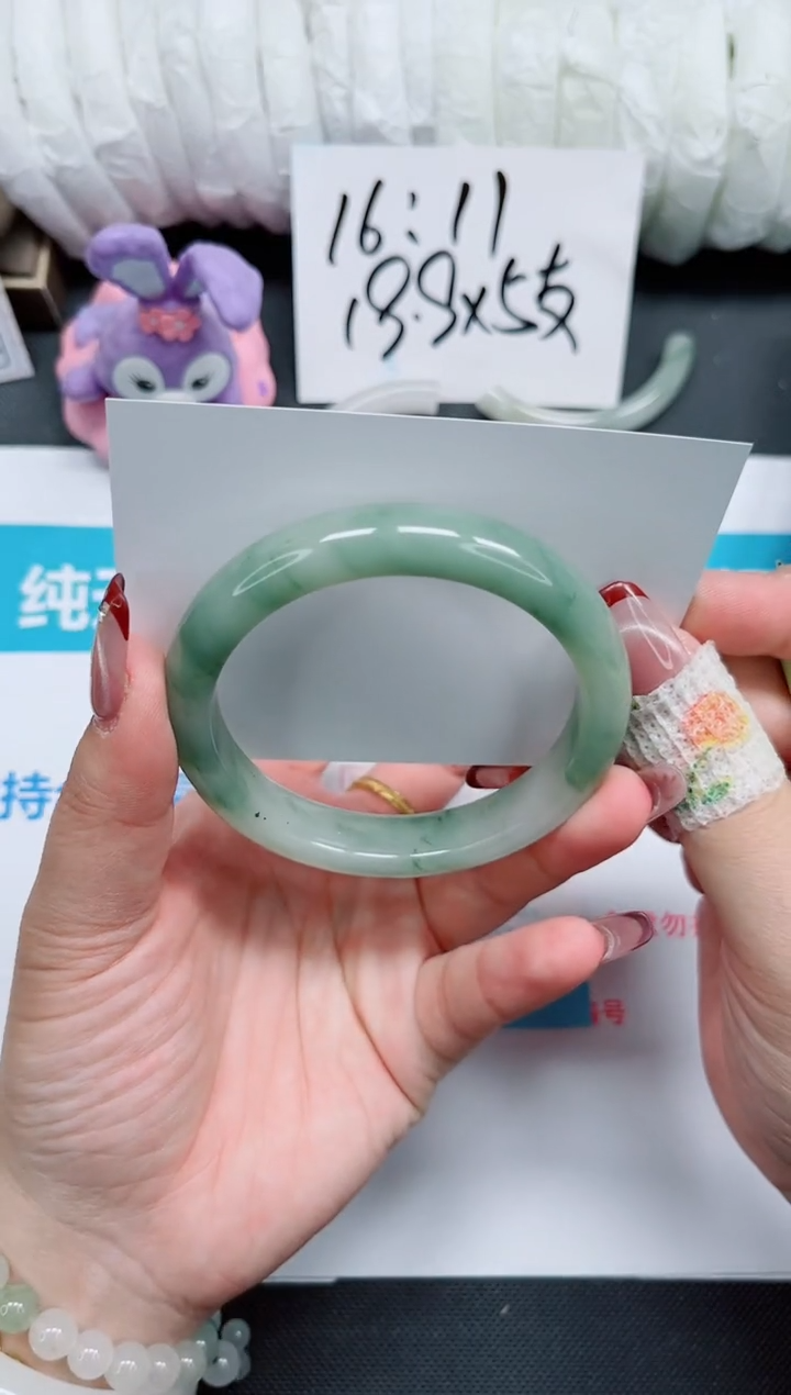 【闪购商品】石英质玉手镯未镶嵌38