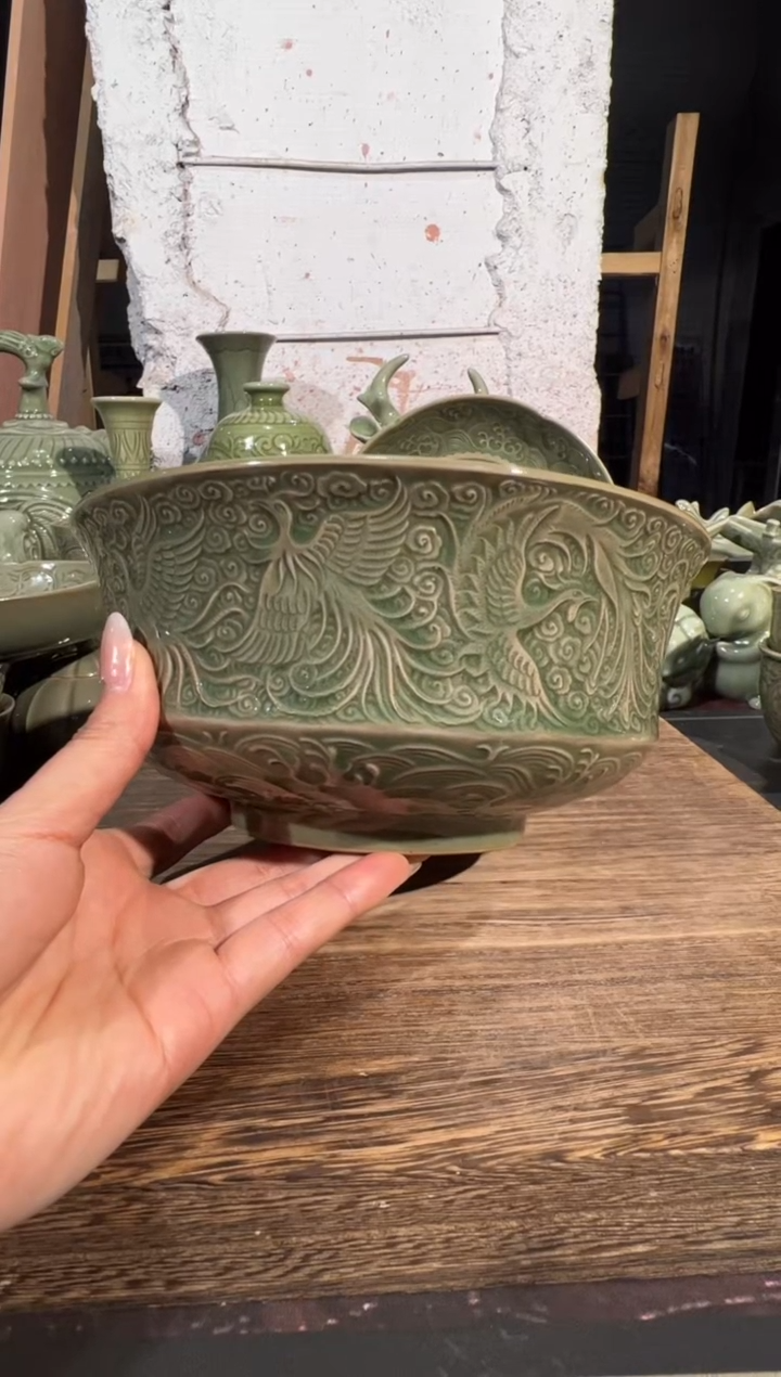 耀州窑青瓷九凤碗