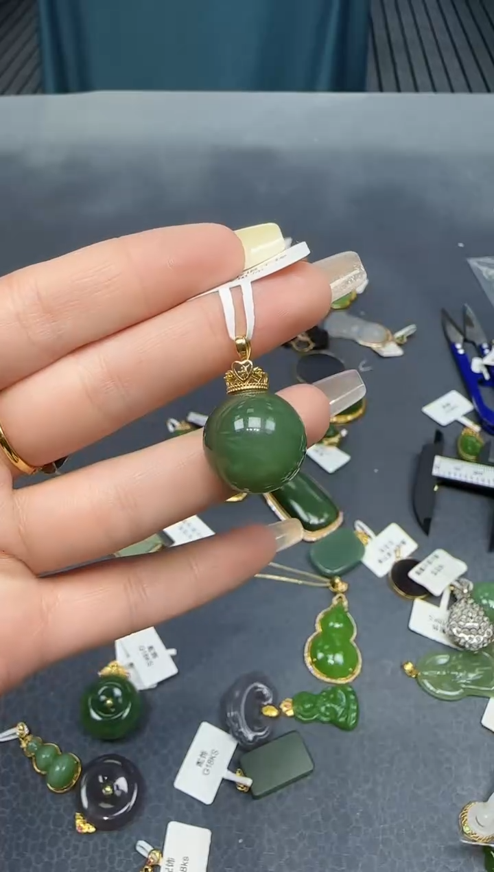 【闪购商品】和田玉挂件18K金镶嵌1
