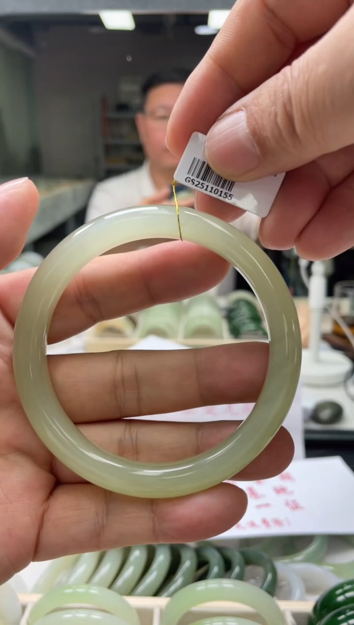 【闪购商品】和田玉手镯未镶嵌编码 0155圈口66-67