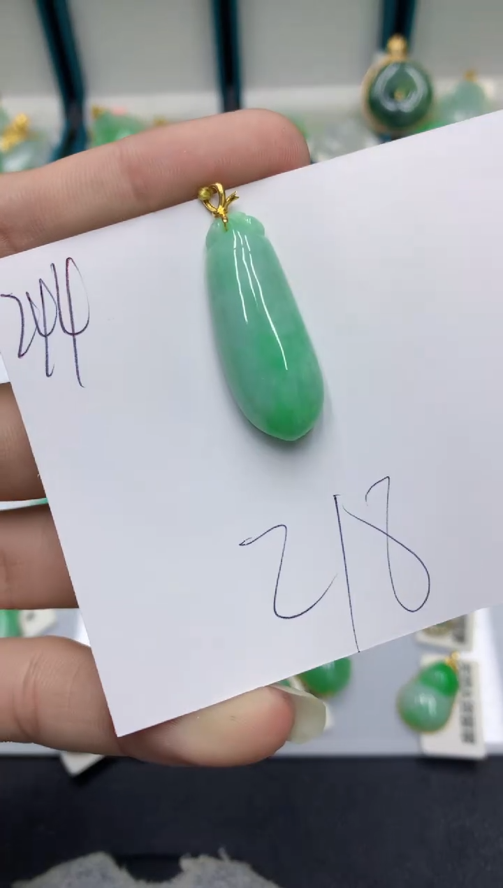 【闪购商品】翡翠颈饰18K金镶嵌翡翠