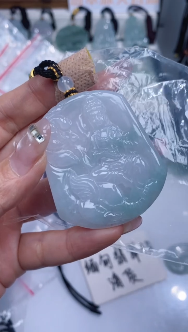 颈饰未镶嵌翡翠吊坠