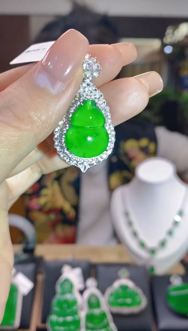 【闪购商品】翡翠吊坠(不含链)未镶嵌翡翠吊坠