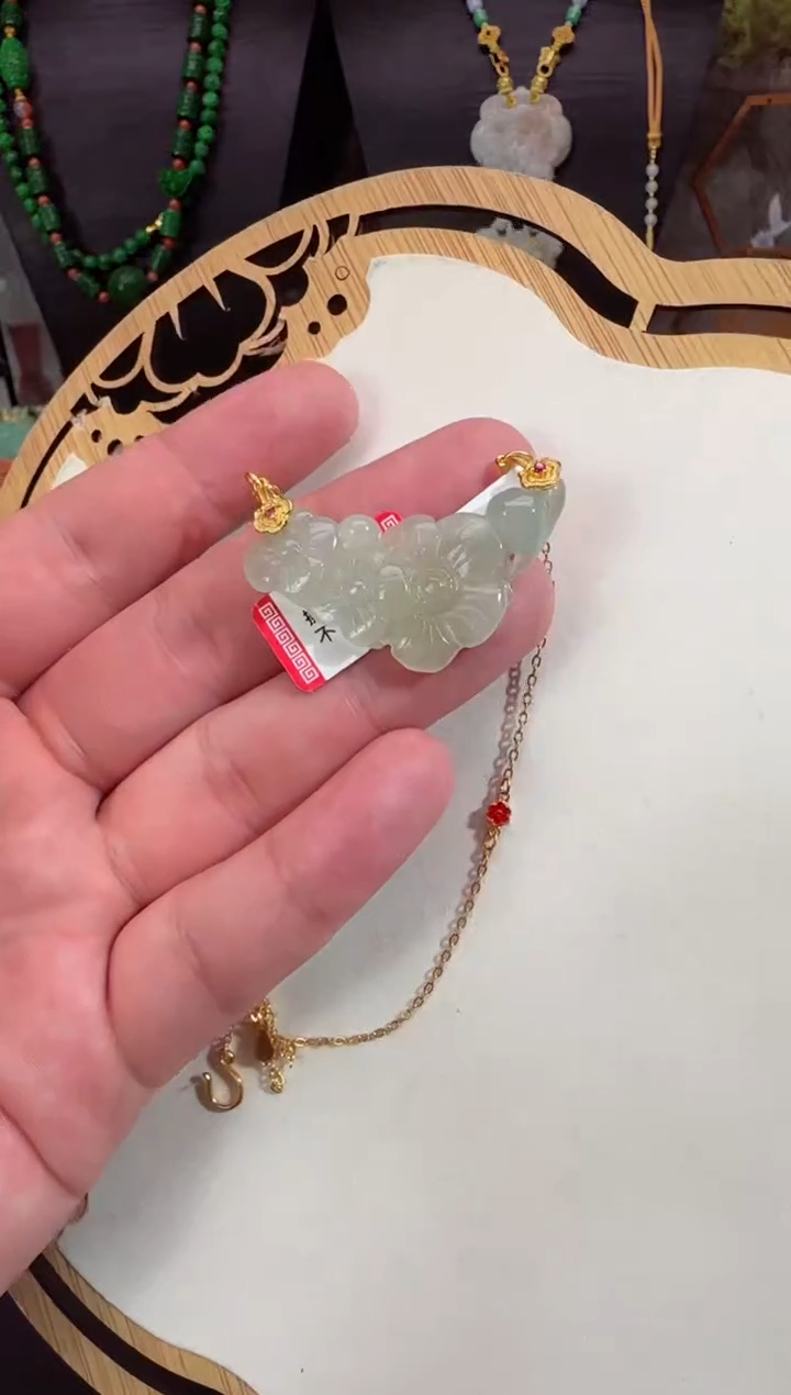 【闪购商品】翡翠颈饰未镶嵌牌子