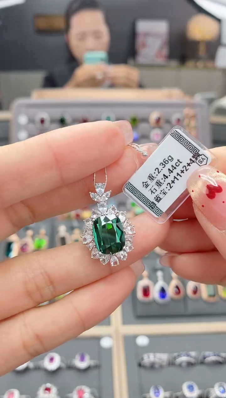 【闪购商品】碧玺颈饰18K金镶嵌4.44  