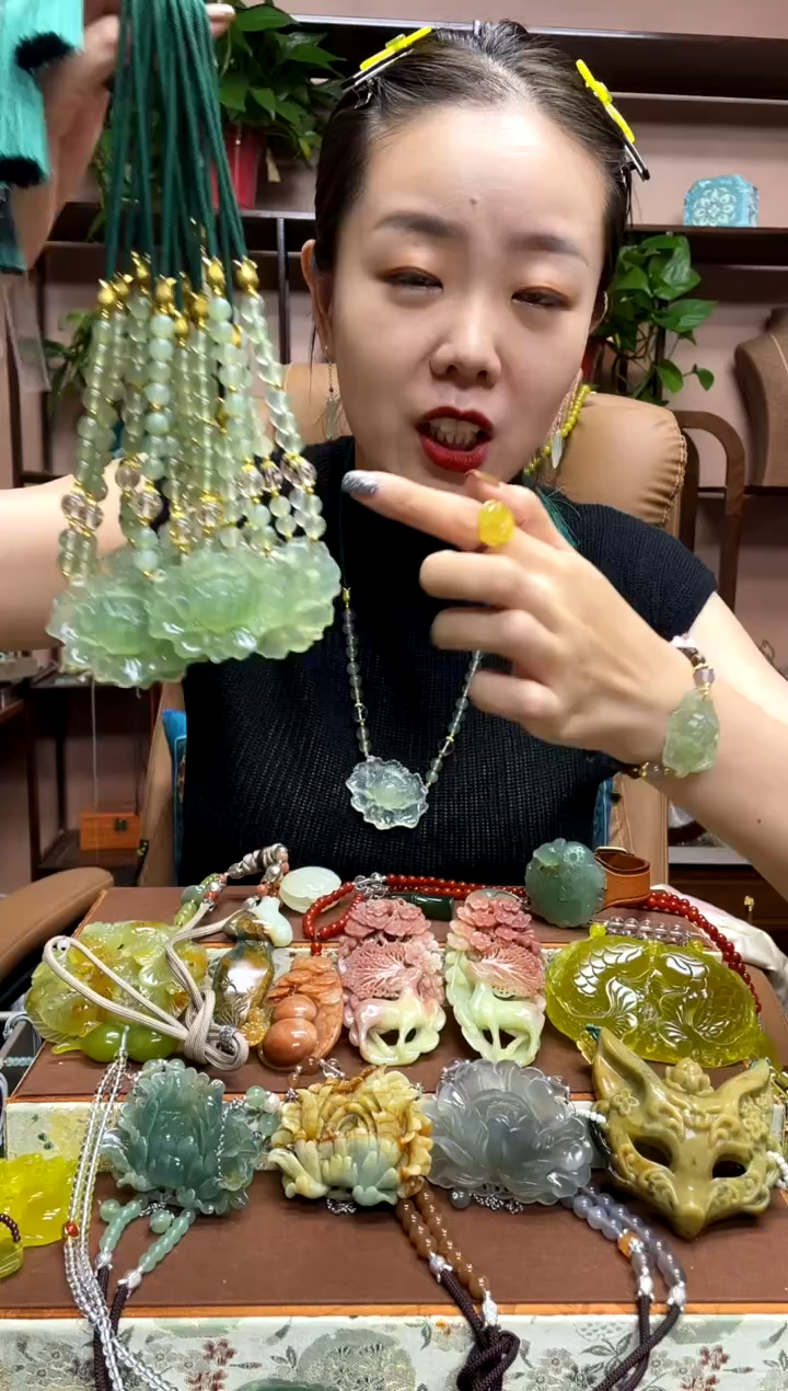 未镶嵌岫玉吊坠多样性发货发其中之一