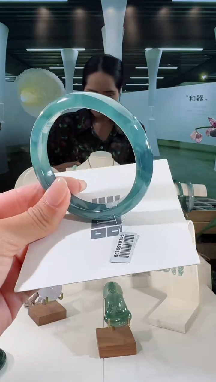 翡翠手镯未镶嵌58圈