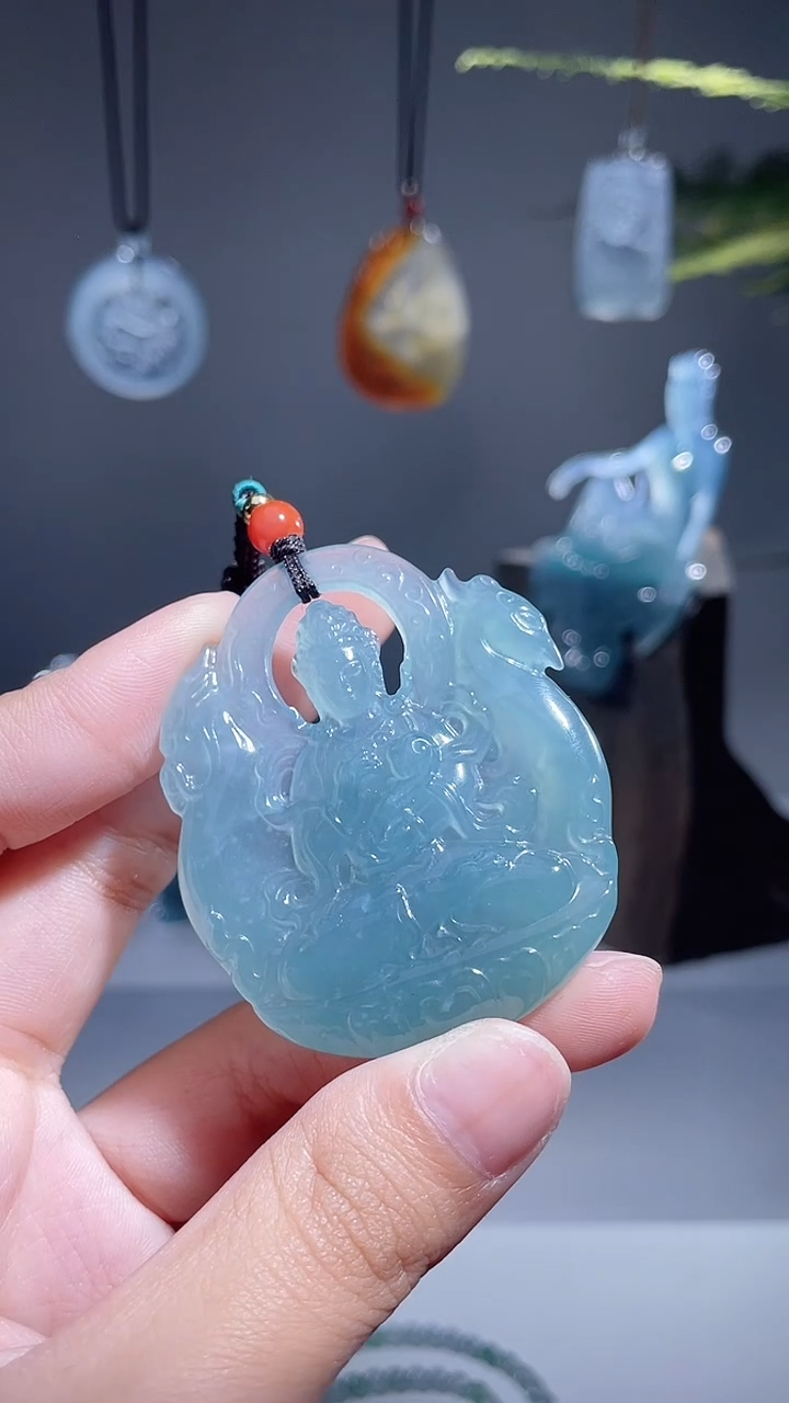 颈饰未镶嵌翡翠观音