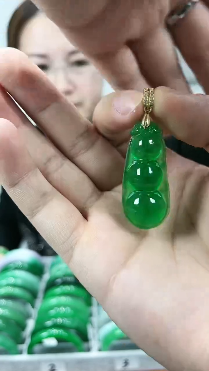 【闪购商品】砖雕s15四季豆满绿吊坠