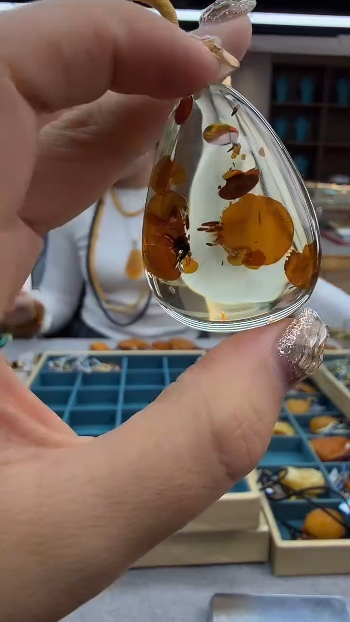 琥珀颈饰未镶嵌117秒拍号 假一罚三 