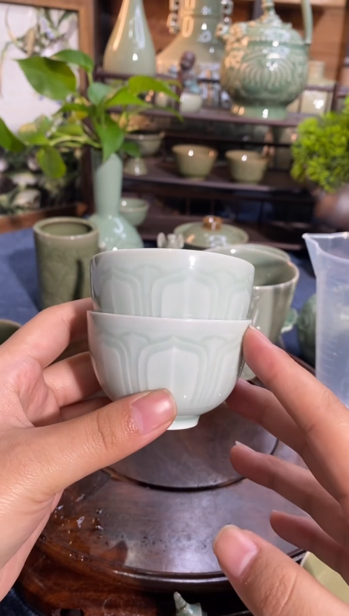 【闪购商品】031528 月白釉莲瓣小杯微失圆 两只