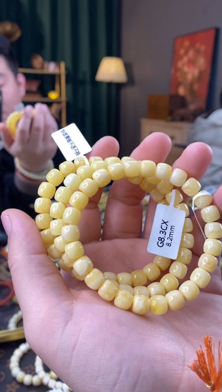 【闪购商品】蜜蜡手串未镶嵌8.2mm老型微瑕多样性发其一