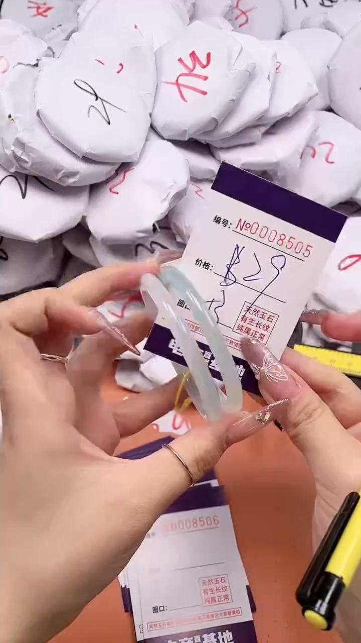 【闪购商品】玛瑙/玉髓手镯合金8505