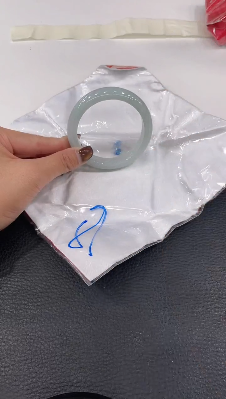 【闪购商品】翡翠手镯未镶嵌手镯