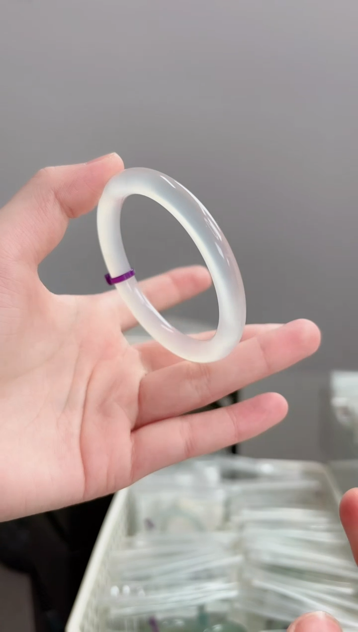 手镯玛瑙/玉髓未镶嵌53圈卡8白月光