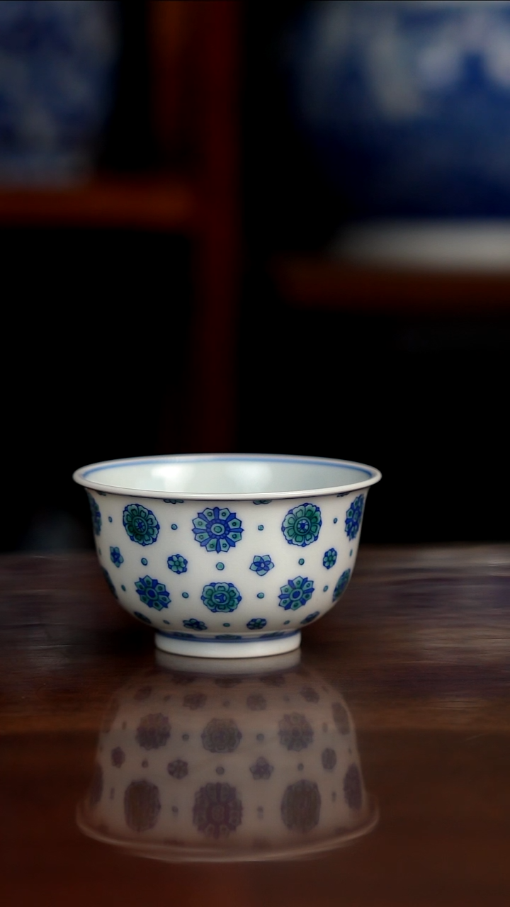 空山明月新斗彩皮球花