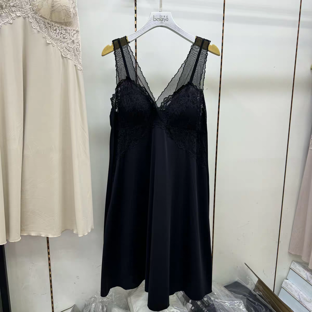 夏季薄款冰丝带胸垫中长款性感睡裙可外穿家居服