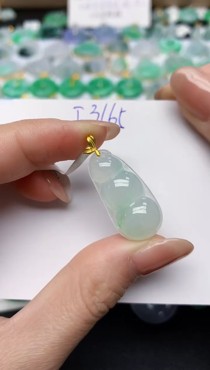 颈饰18K金镶嵌翡翠天然缅甸A货翡翠百元以上9元证书费自理