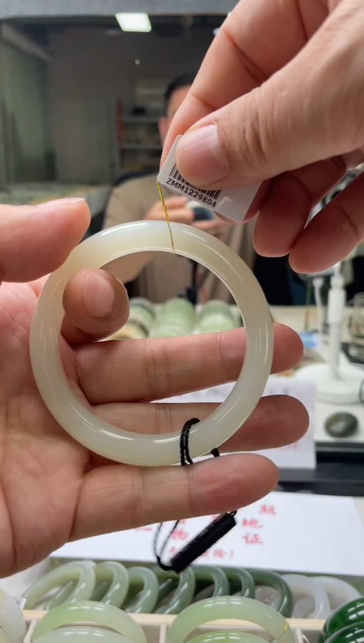 【闪购商品】和田玉手镯未镶嵌编码 9804圈口58-59