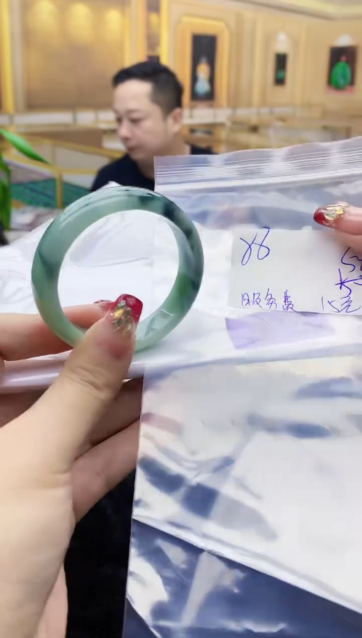 【闪购商品】翡翠手镯未镶嵌0985068373