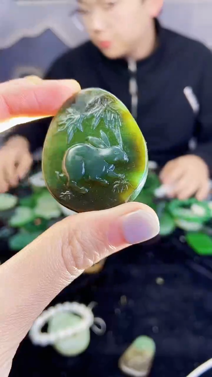 颈饰未镶嵌和田玉1