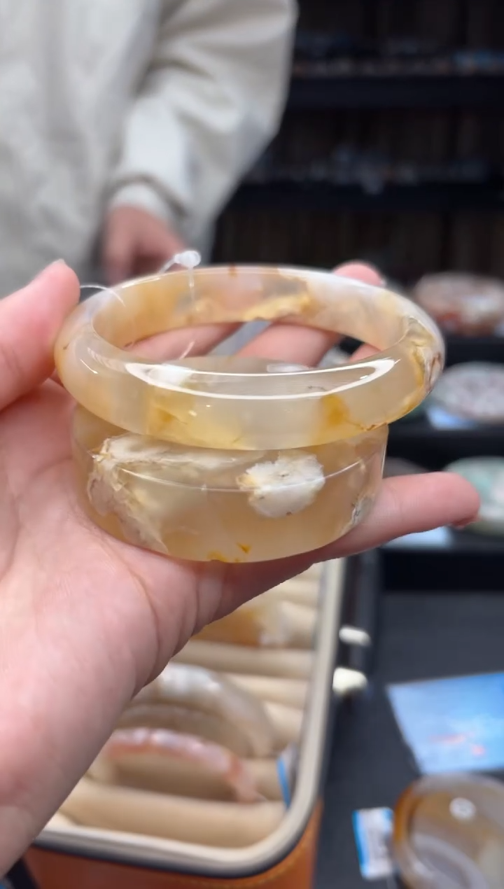 【闪购商品】石英质玉手镯未镶嵌124（62圈赠送镯心）