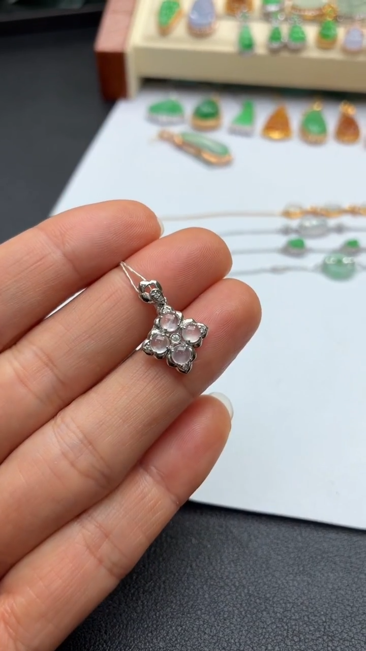 颈饰18K金镶嵌翡翠天然翡翠A货