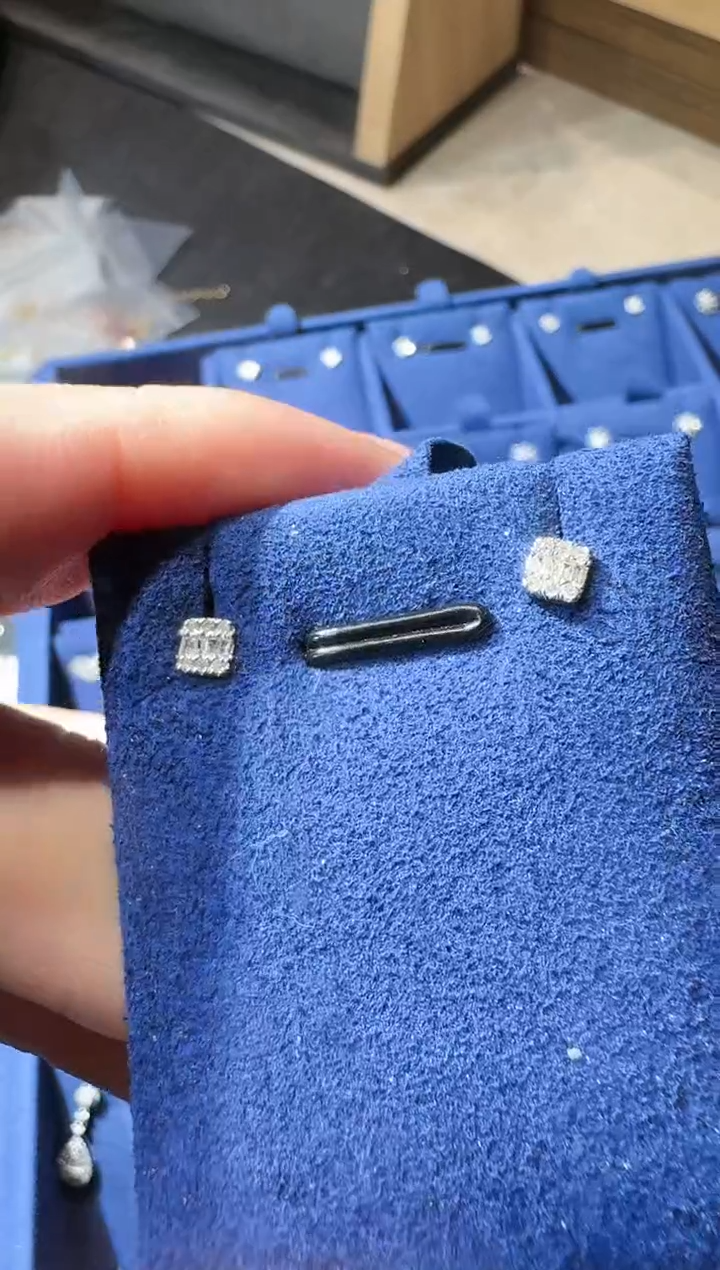 【闪购商品】钻石耳钉18K金镶嵌小方糖耳钉TG