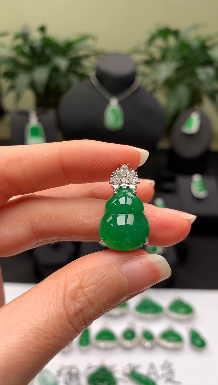 【闪购商品】翡翠颈饰18K金镶嵌葫芦