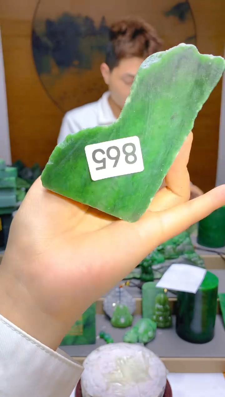 和田玉（碧玉）未镶嵌珠宝半成品1