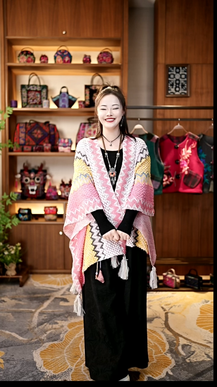 刺绣私人定制苗族手工樱粉披肩