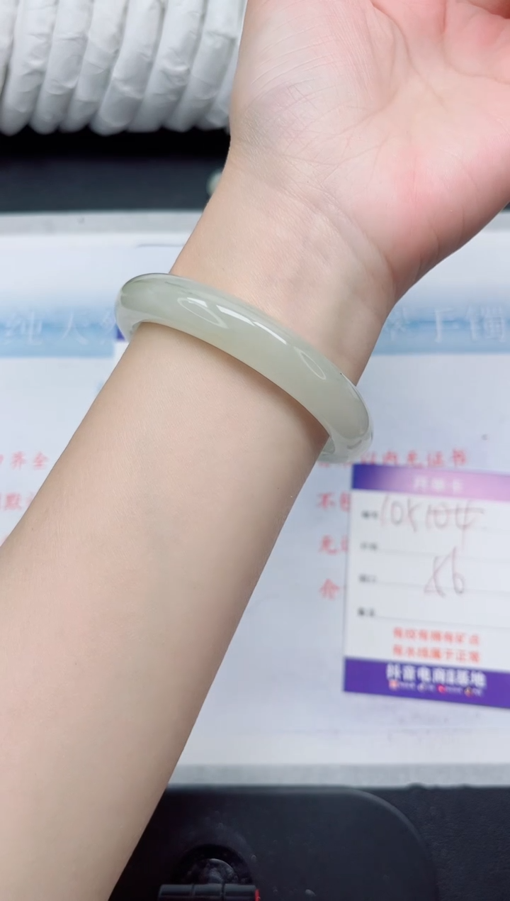 【闪购商品】石英质玉手镯未镶嵌105-56