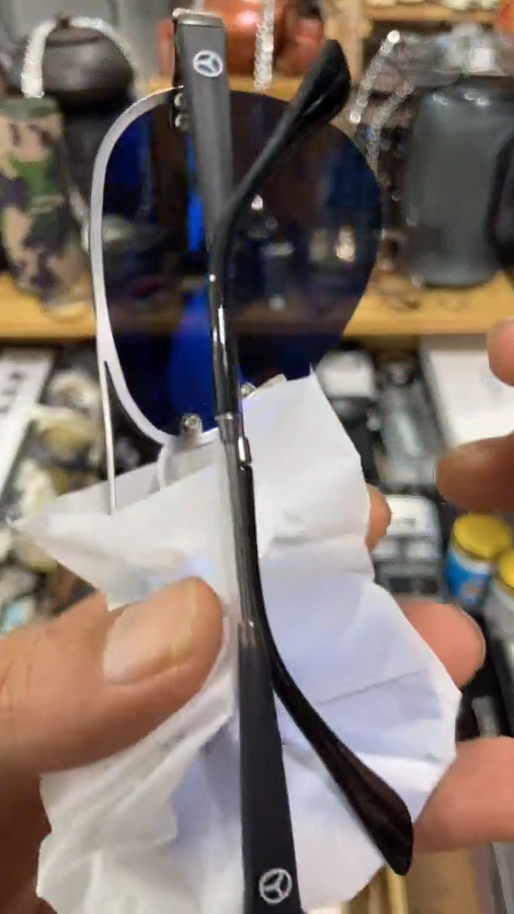 瓷片闪购商品  如图所示